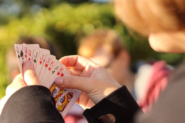 Canasta Regler og Strategi